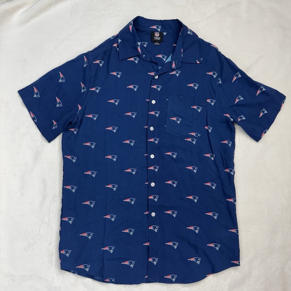 New England Patriots Button Up Shirt Mens S Blue NFL Team Apparel AOP